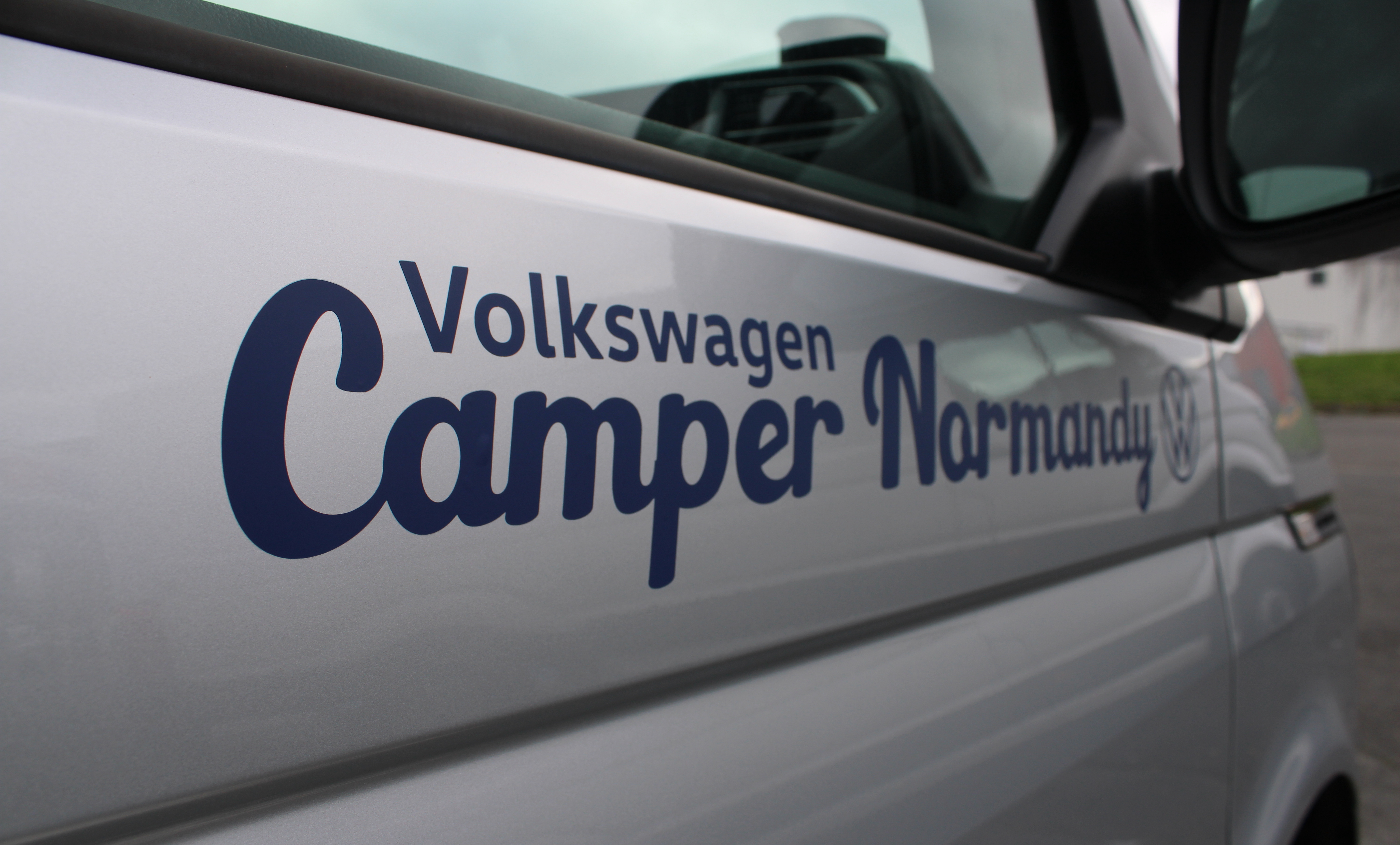 En route pour les vacances avec Volkswagen Camper Normandy et son service de location de vans.