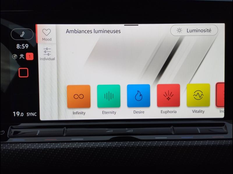 VOLKSWAGEN Golf - 1.5 eTSI OPF 150ch R-Line DSG7 - Groupe Polmar