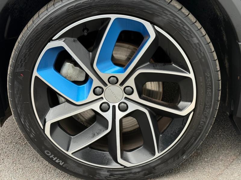 LYNK&CO 01